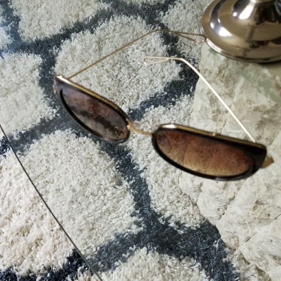 Cateye sunglasses - Picture 2 of 2